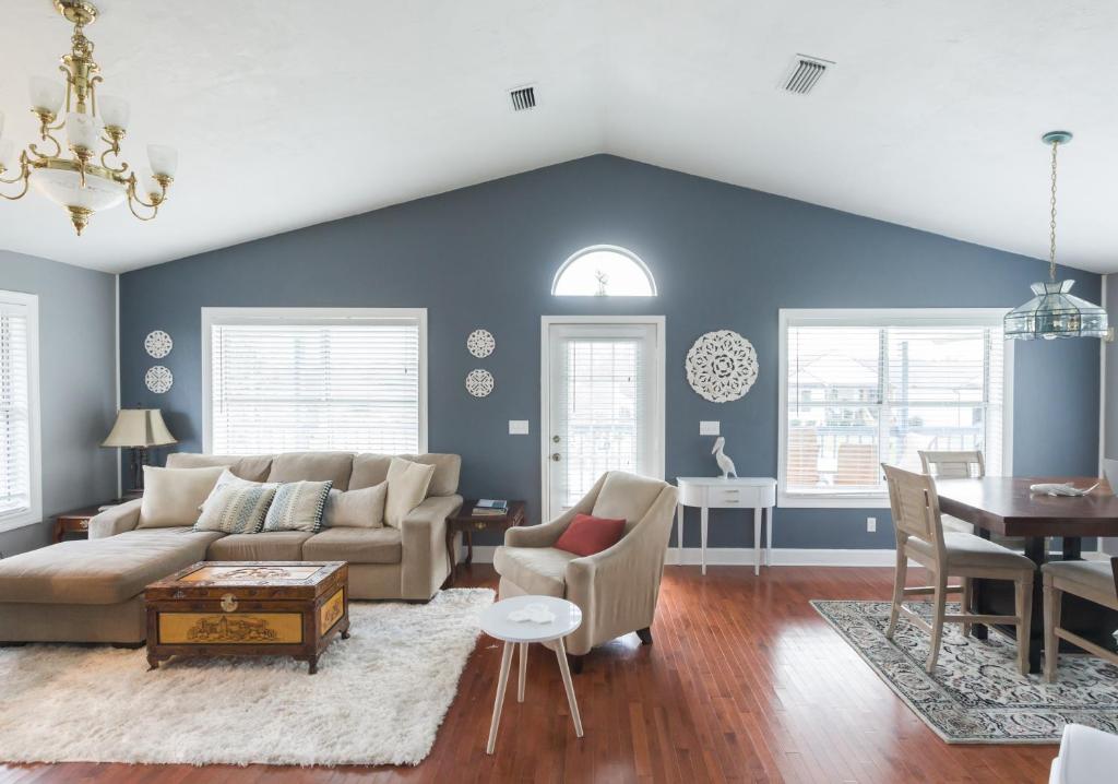 Five Bedroom Home in the Heart of St Aug Beach photo 3