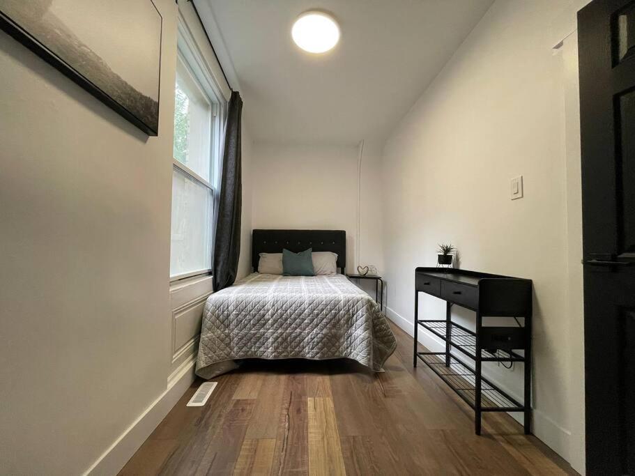 Charming Century Apartments, Steps to downtown photo 3