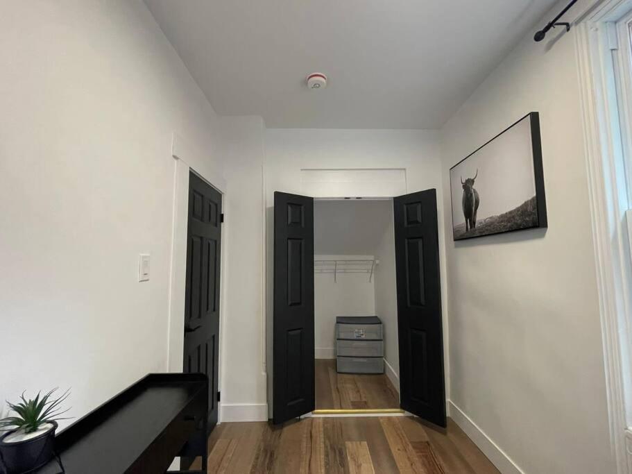 Charming Century Apartments, Steps to downtown photo 2