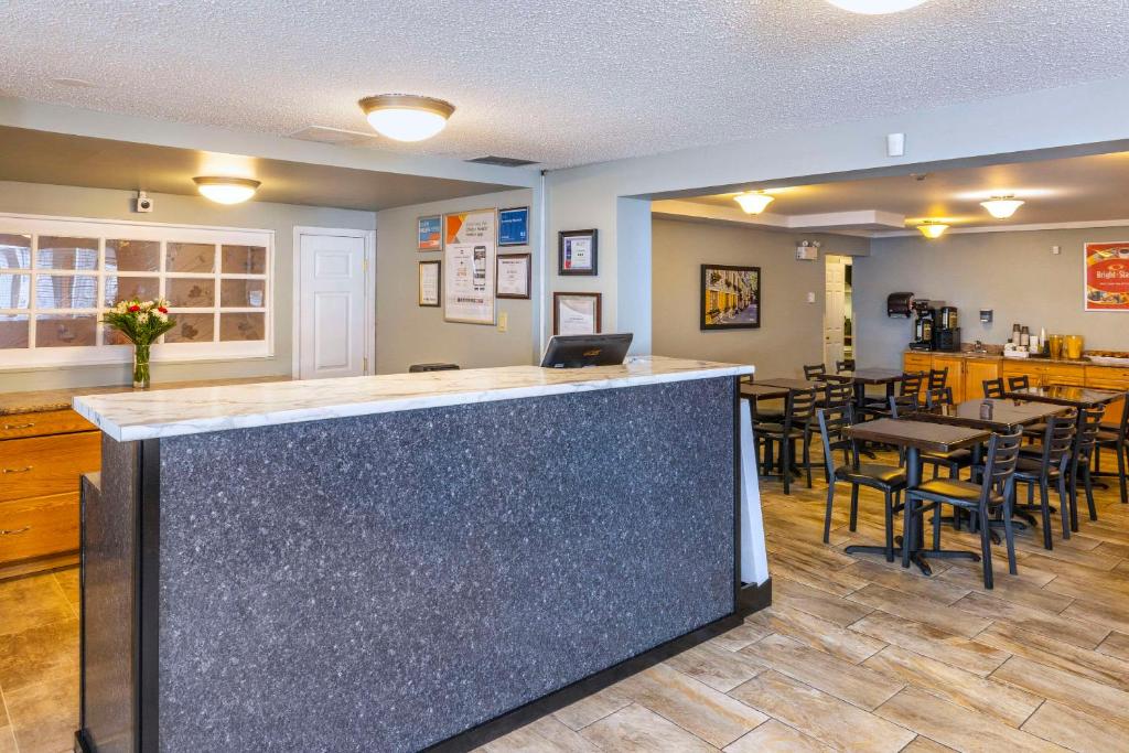 Econo Lodge Miramichi photo 3