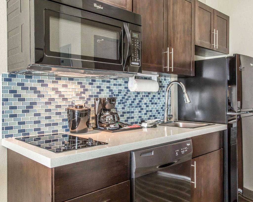 MainStay Suites Midland photo 1