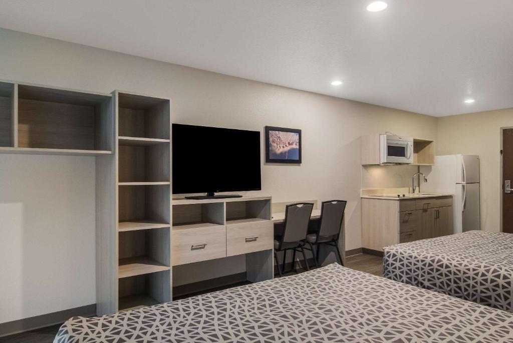 Woodspring Suites Jacksonville Orange Park image