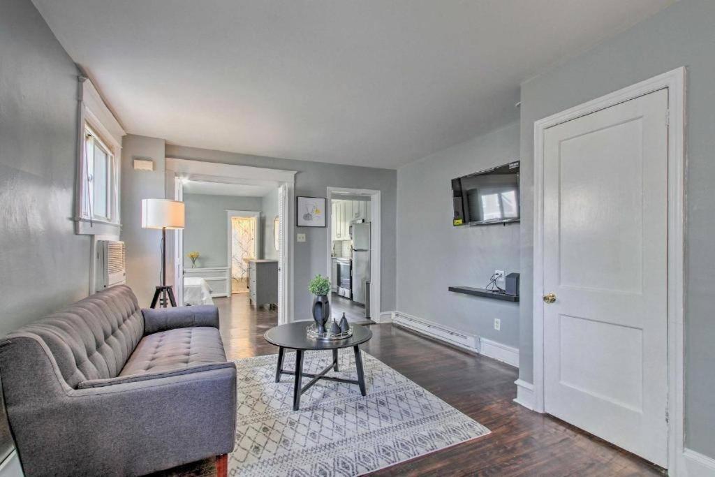Cozy Large 1 Bedroom with Open Floor Plan image