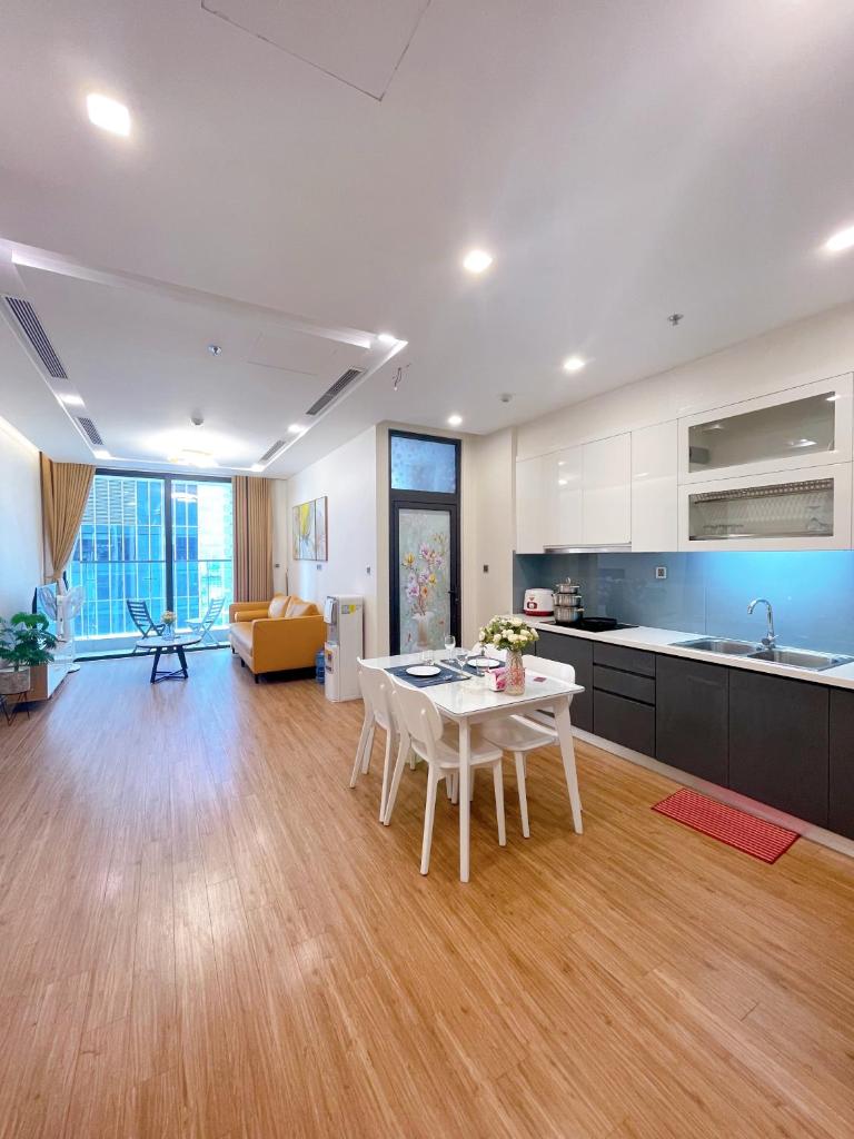 LUXURY APARTMENT VINHOME METROPOLIS next LOTTE Center,Japan Embassy