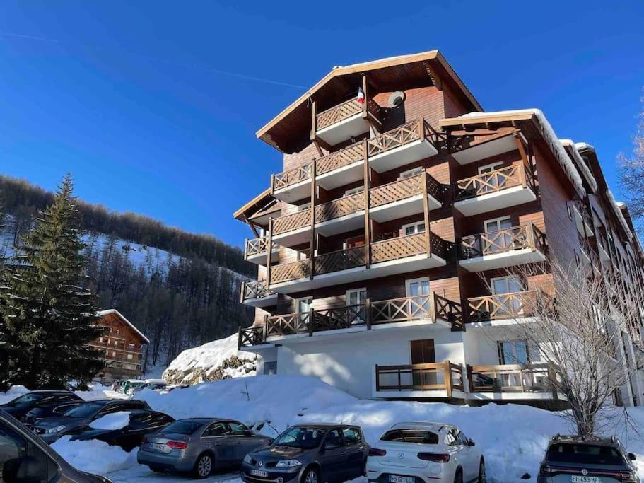 Allos, logement pieds des pistes, à 10 minutes de la base de loisirs