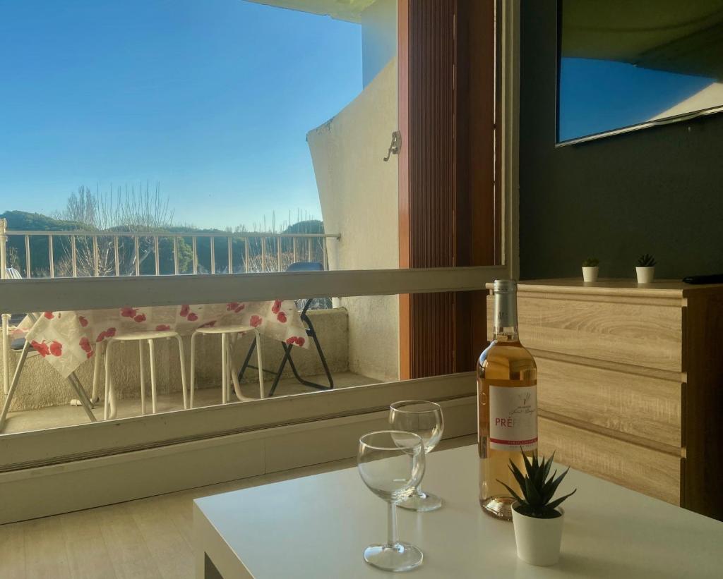 LE COCON -Studio Ville à 10 min des plages à pieds , wifi, clim et parking