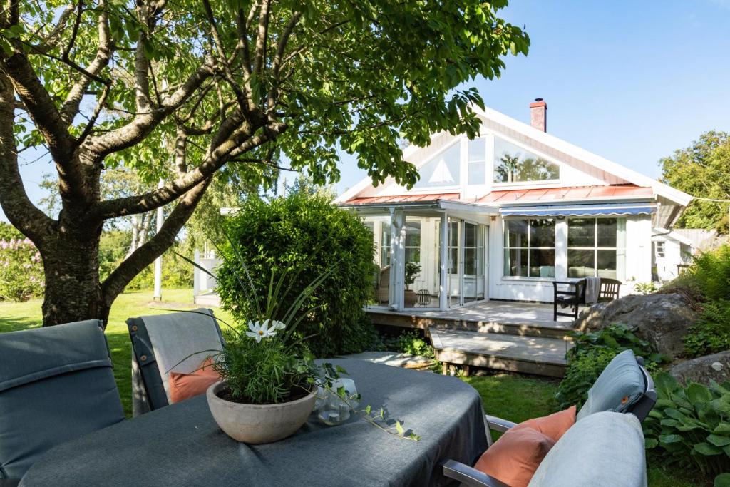 Holiday home in Karna, Bohuslan near salty baths
