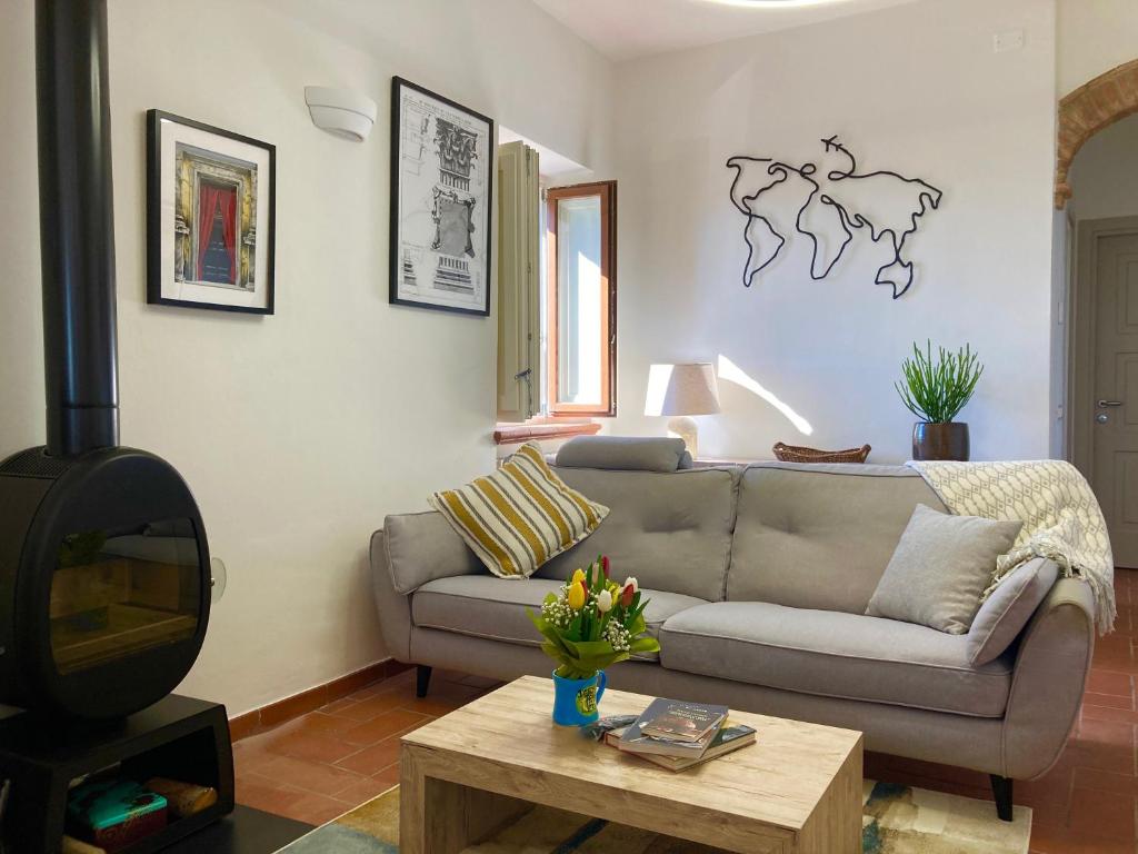 Grove Cottage: Immersed in nature & close to town photo 4
