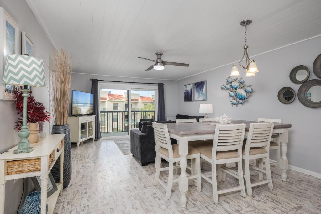 Ocean Village Club P33