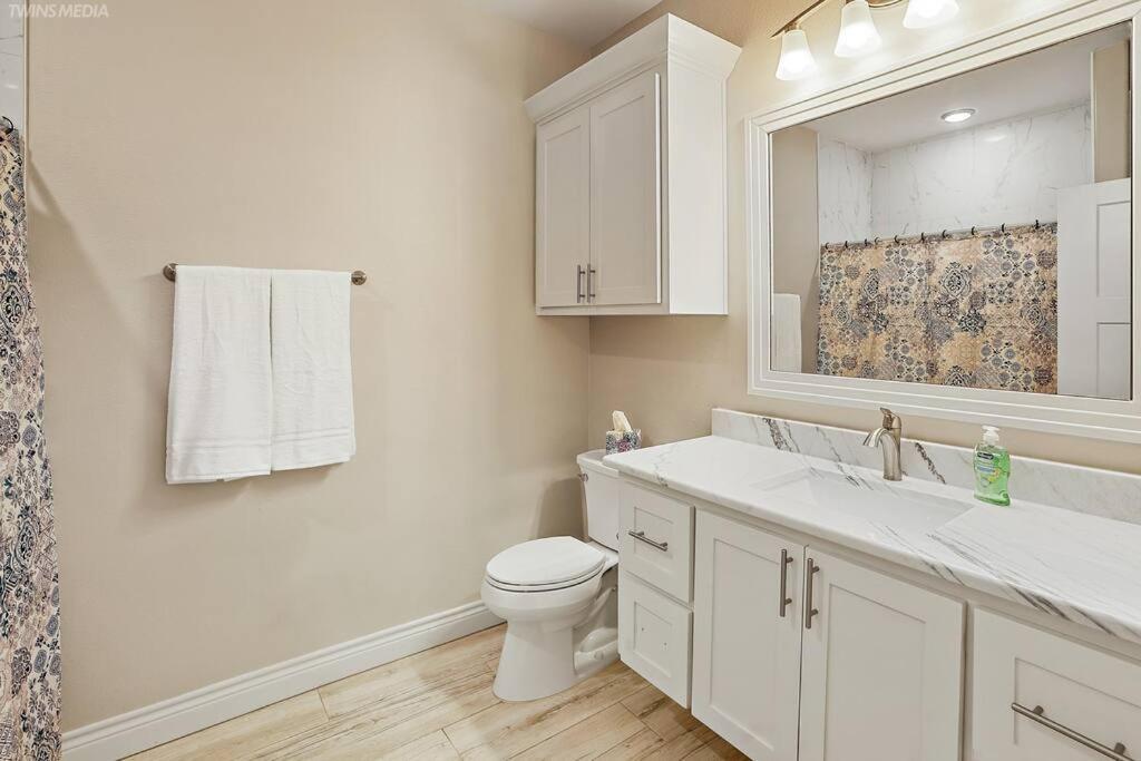 Luxurious Coastal Retreat Brand New 4BR Home with Fast WiFi, 15 min to Beach! photo 1