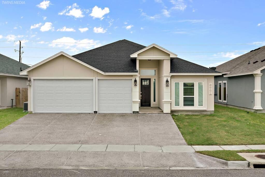 Luxurious Coastal Retreat Brand New 4BR Home with Fast WiFi, 15 min to Beach! photo 2
