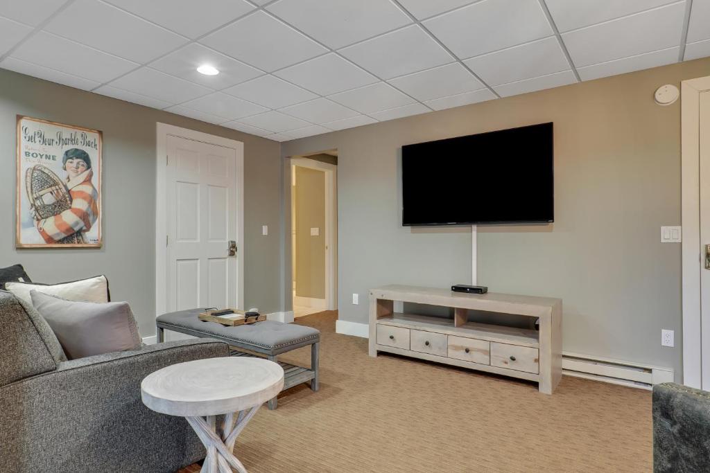 691 Disciples Village Condo photo 1