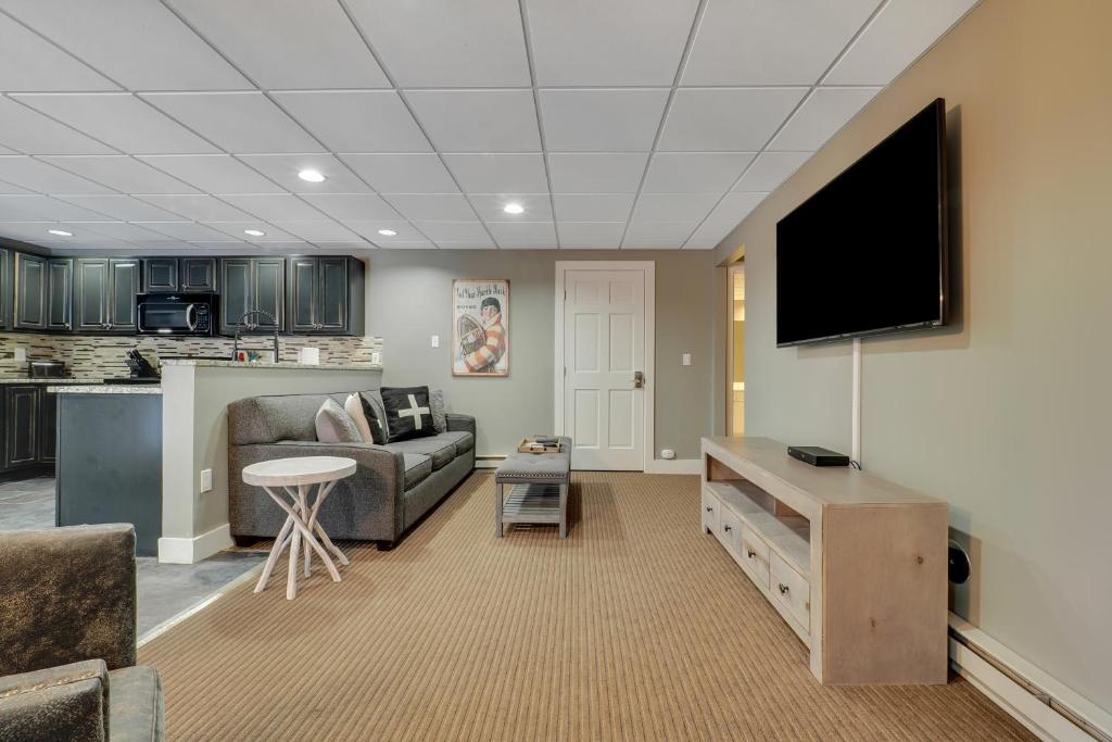 691 Disciples Village Condo photo 2