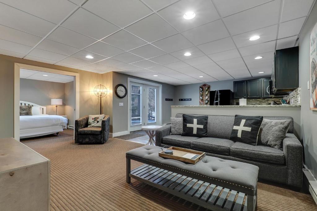 691 Disciples Village Condo photo 4
