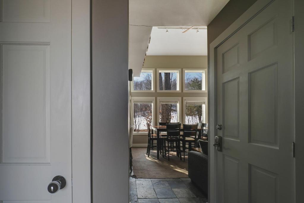 690 Disciples Village Condo photo 4