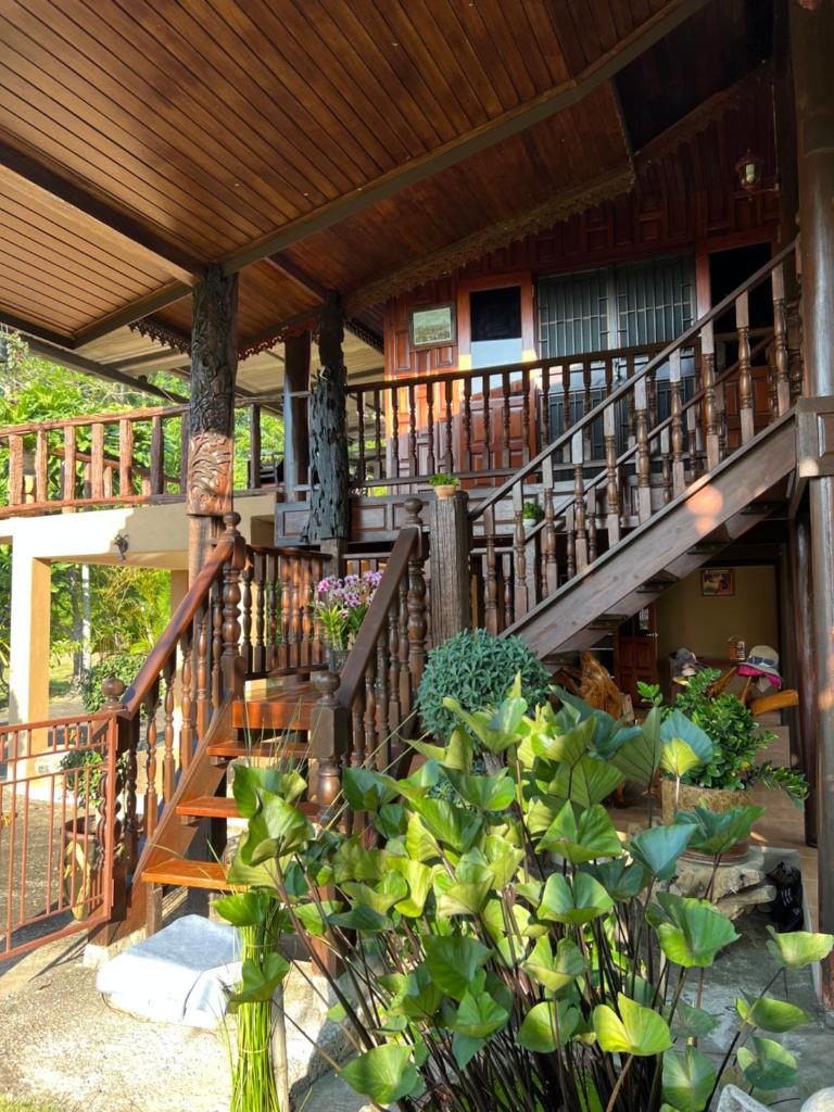 Traditional Thai house บ้านเรือนไทย ใกล้หาดระยอง photo 1