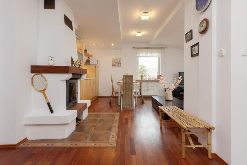 Quiet Bemowo House with Garden by Renters photo 4