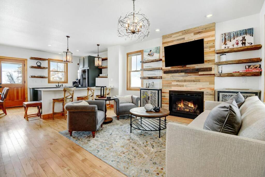 Luxury Cabin 241 With Private Hot Tub and Great Views - 500 Dollars Of Free Activities and Equipment Rentals Daily photo 4