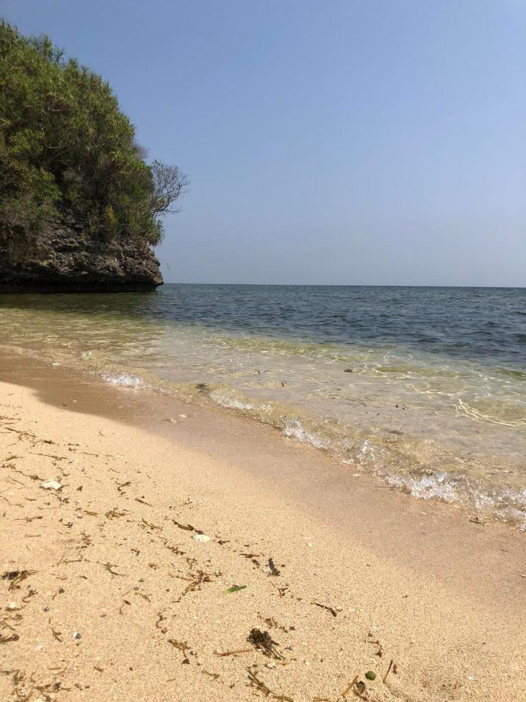CASA BOLO IN ALAMINOS with HIDDEN WHITE BEACH near 100 Islands photo 4