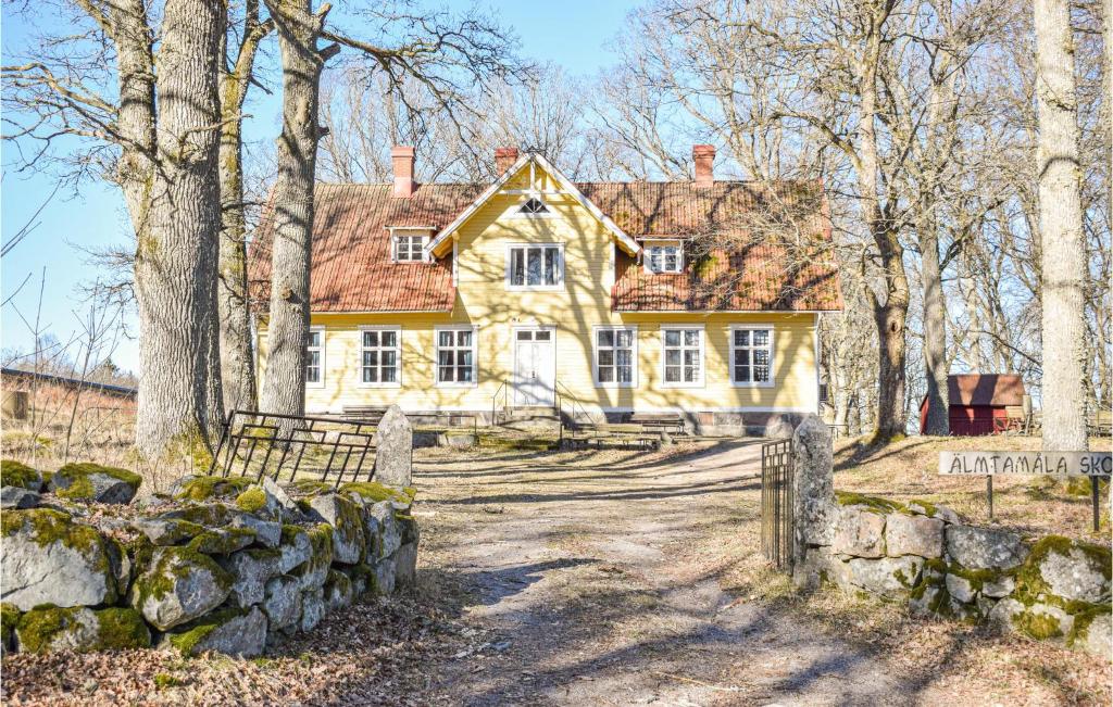 Beautiful Apartment In Holmsj With 2 Bedrooms