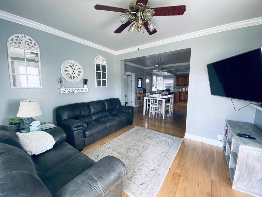 3bed 2bath nestled in cozy Grandview neighborhood photo 3