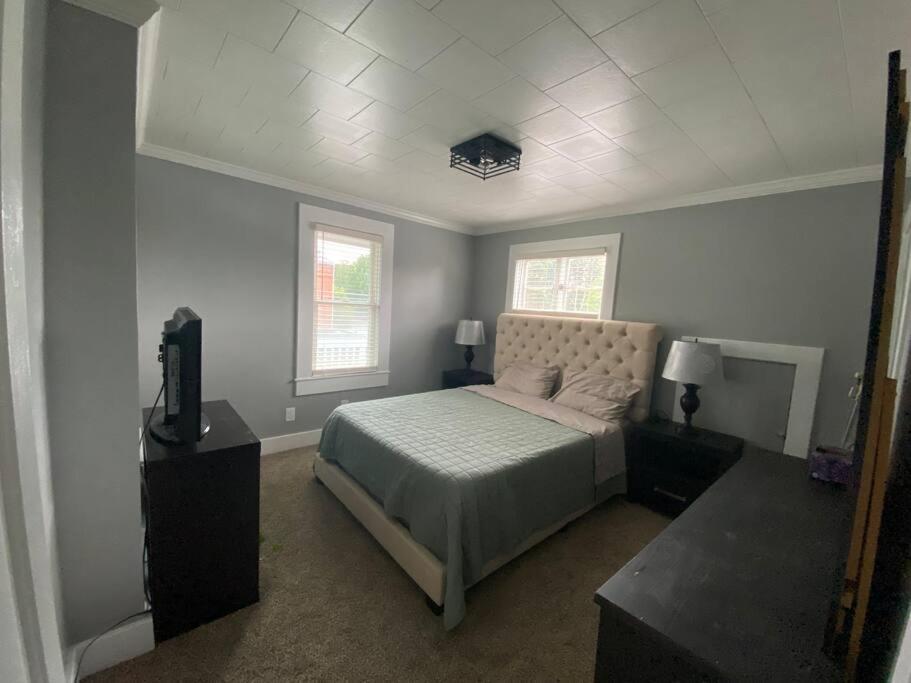 3bed 2bath nestled in cozy Grandview neighborhood photo 4