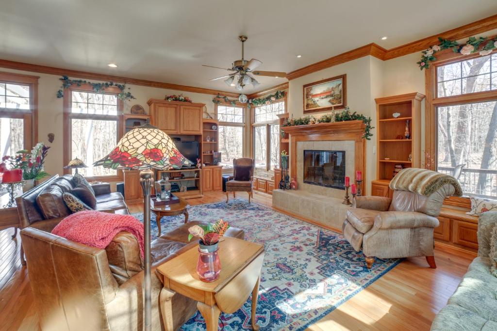 Charming Crete Home with Hot Tub, Deck and Fire Pit photo 2