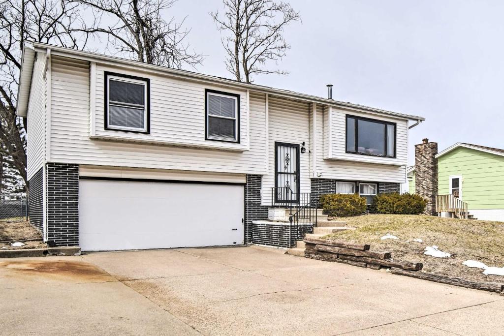 Cedar Rapids Rental with Yard about 6 Mi to Downtown! photo 1