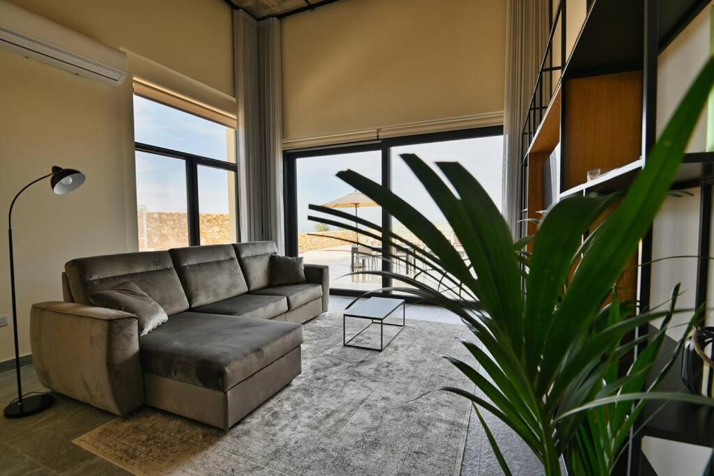 Luxurious Maisonette with Pool photo 2