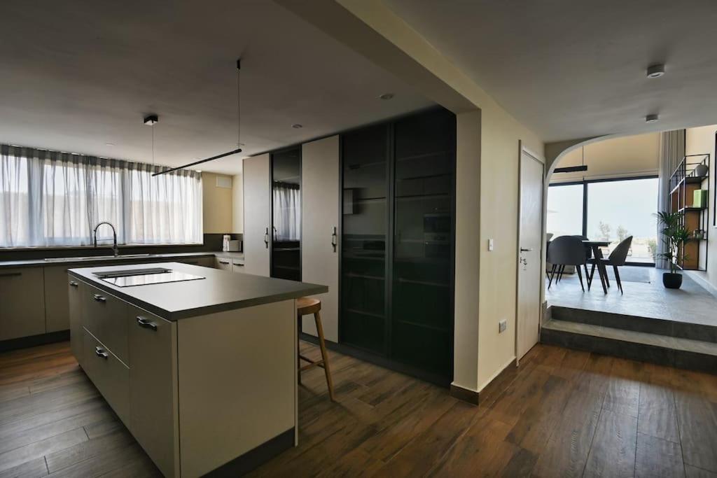 Luxurious Maisonette with Pool photo 4