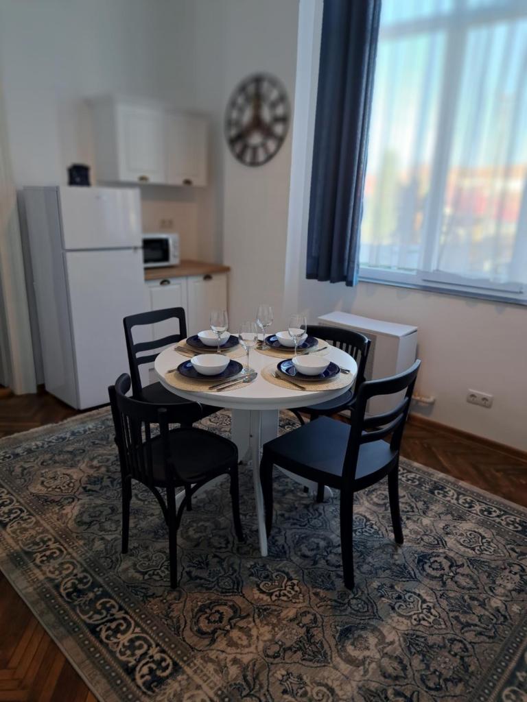 Weisz Apartment - With Free Private Parking, Wifi, Hot Drinks photo 1