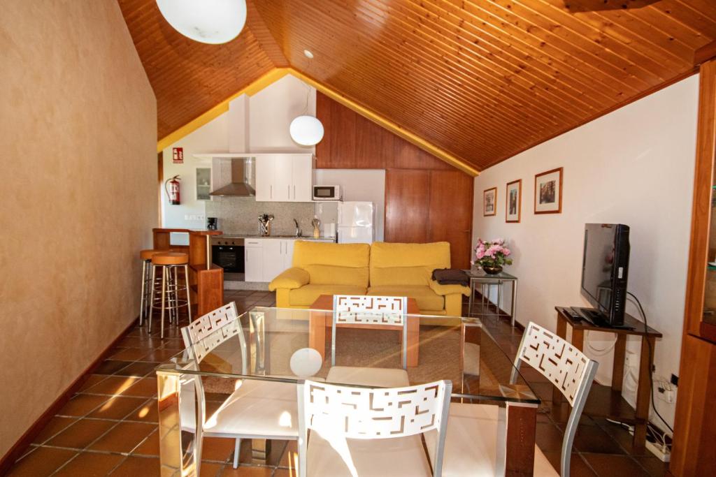 2 bedrooms appartement at Vilanova 100 m away from the beach with sea view enclosed garden and wifi photo 3
