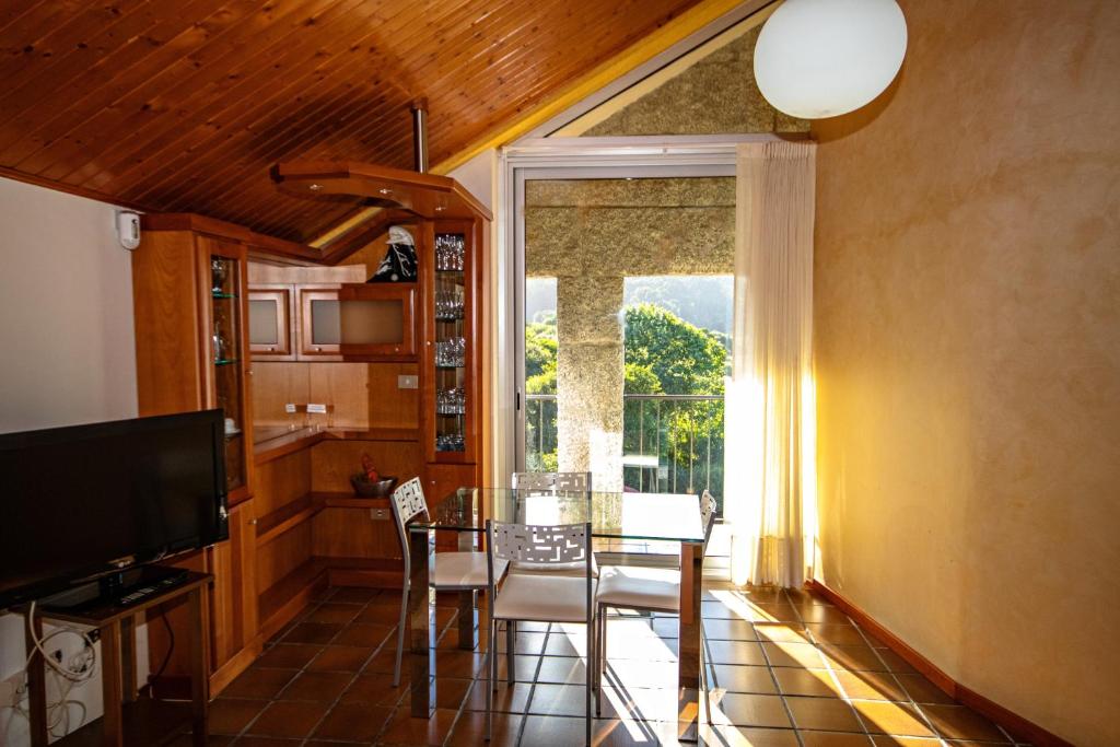 2 bedrooms appartement at Vilanova 100 m away from the beach with sea view enclosed garden and wifi photo 4