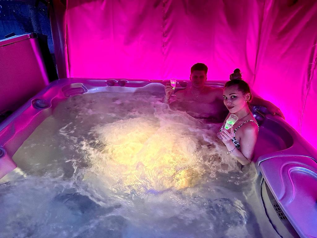 Romantic room sauna jacuzzi photo 3
