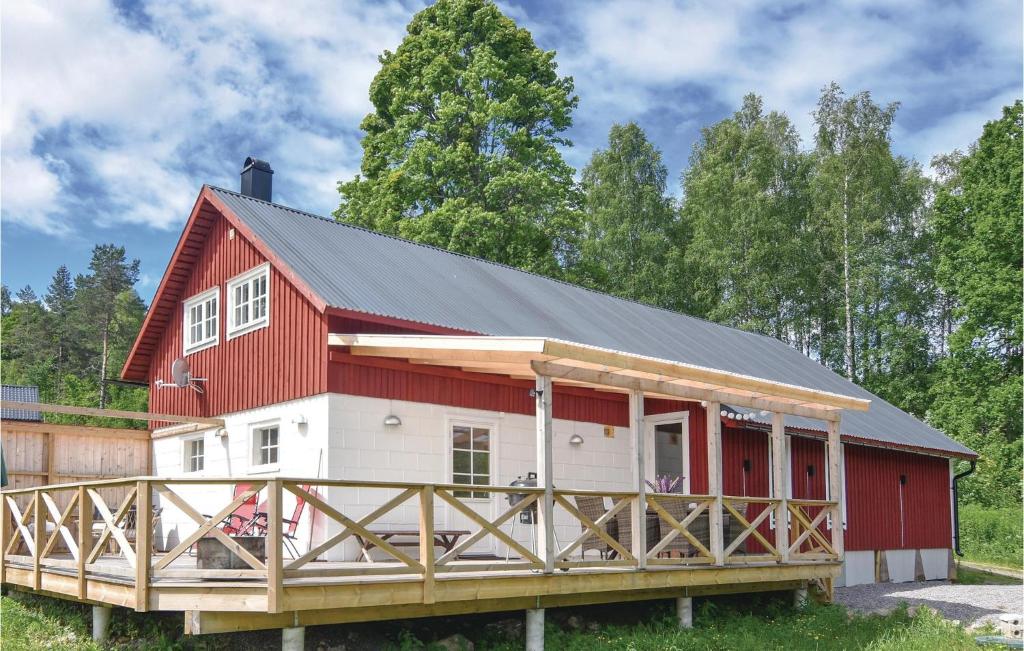 Stunning Home In Lngserud With 3 Bedrooms, Sauna And Wifi