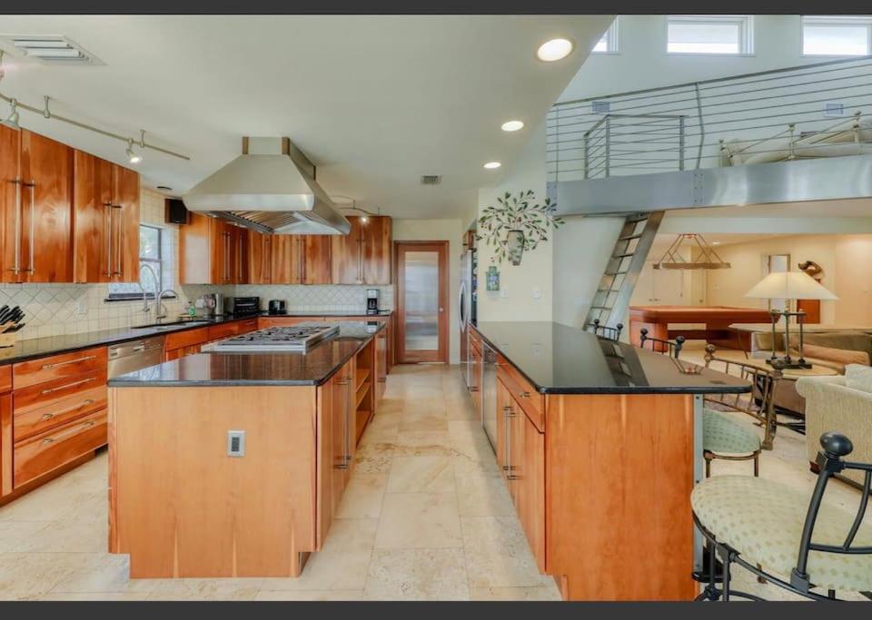 Exclusive Canal Home & Dock In Gulf Breeze image