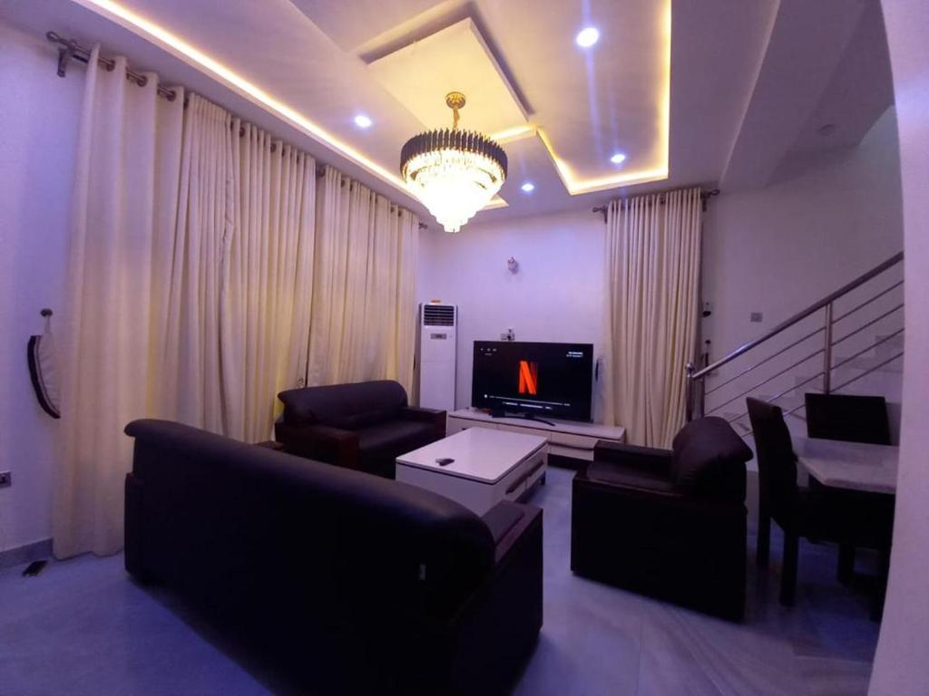 Tranquil 5 bedroom Detached Duplex, Osapa London, Lekki