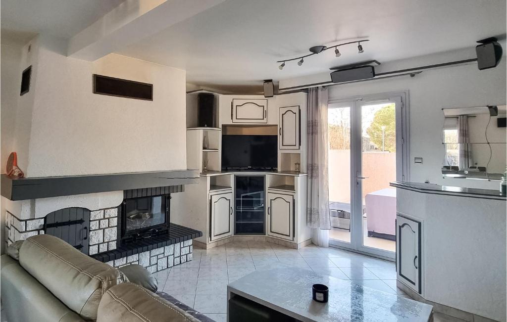 Beautiful Home In La Londe Les Maures With Wifi And 3 Bedrooms photo 3