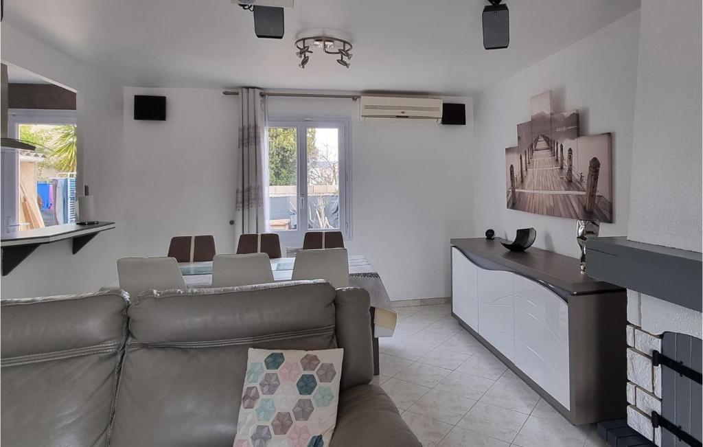 Beautiful Home In La Londe Les Maures With Wifi And 3 Bedrooms photo 4