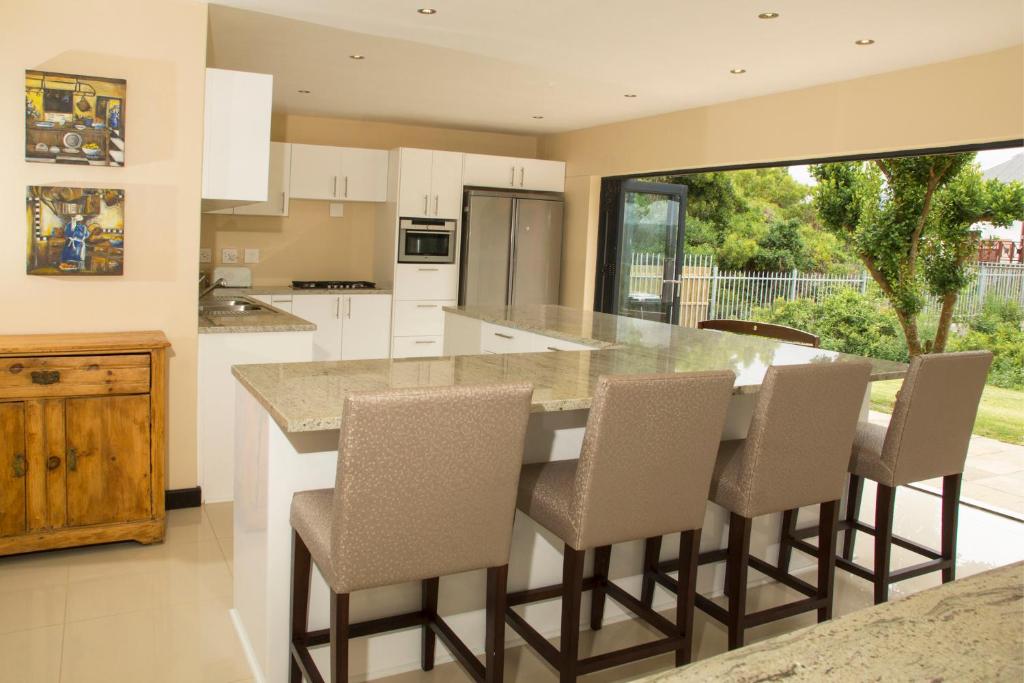 Dolphins on Six Self Catering Apartments photo 3
