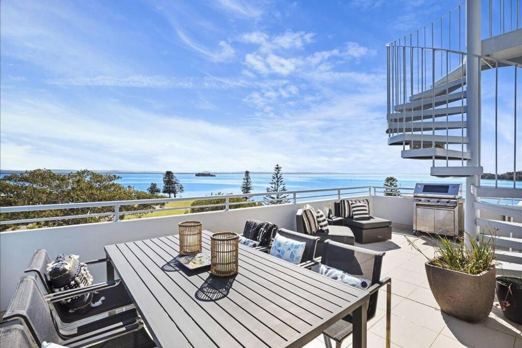 The Entrance Waterfront Penthouse+Jacuzzi+BBQ