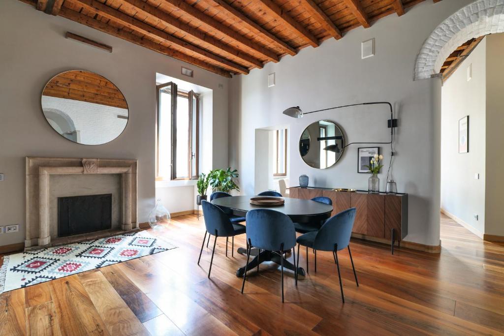 La Foppa Home - Large & Trendy Flat Moscova-Brera - Tap to explore photos