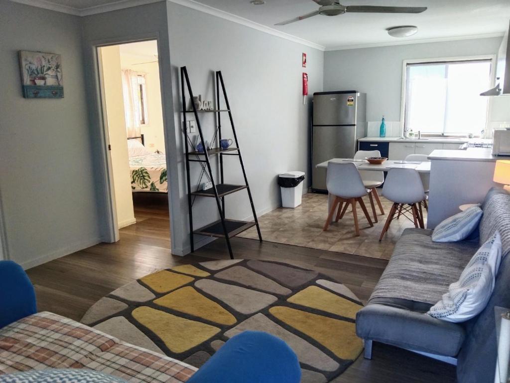 Bargara Beach Motor Inn budget accommodation pet friendly on application photo 2