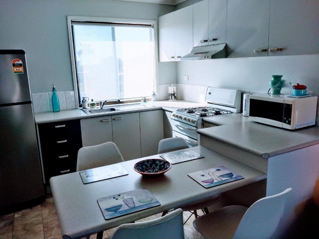 Bargara Beach Motor Inn budget accommodation pet friendly on application photo 4
