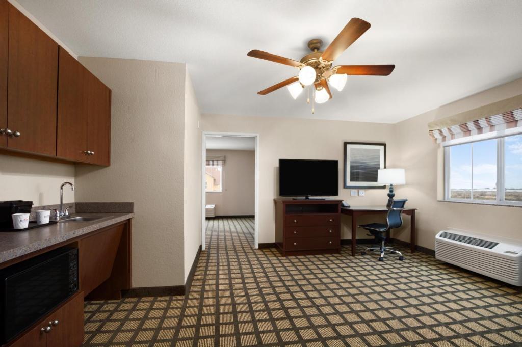 Baymont Inn & Suites by Wyndham Odessa photo 4