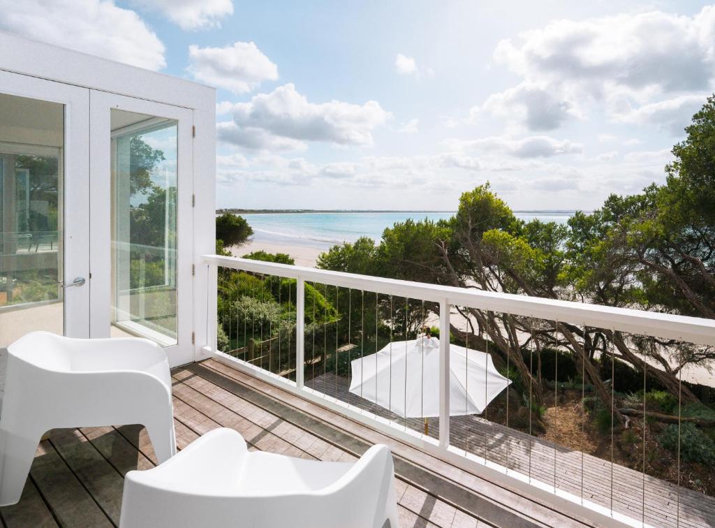 The Cove Beach Front Luxury House photo 2