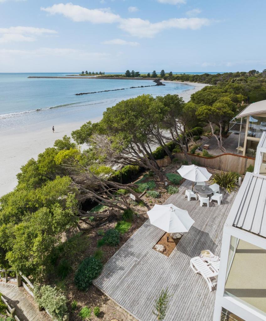 The Cove Beach Front Luxury House photo 4