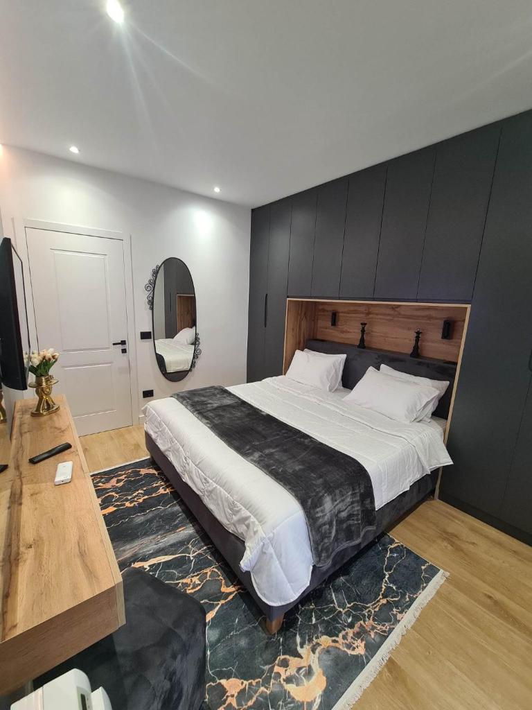 Grey Luxury Apartment photo 2