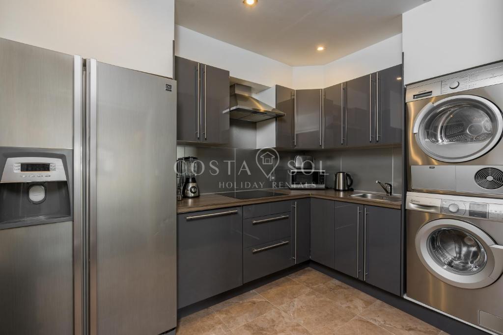 PUERTO MARINA-BENALMADENA LUXURY APARTMENT DENTRO DE LA ISLA photo 4