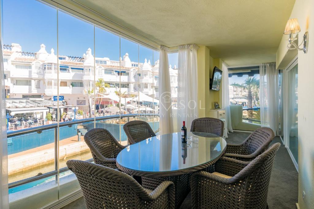 PUERTO MARINA-BENALMADENA LUXURY APARTMENT DENTRO DE LA ISLA photo 1